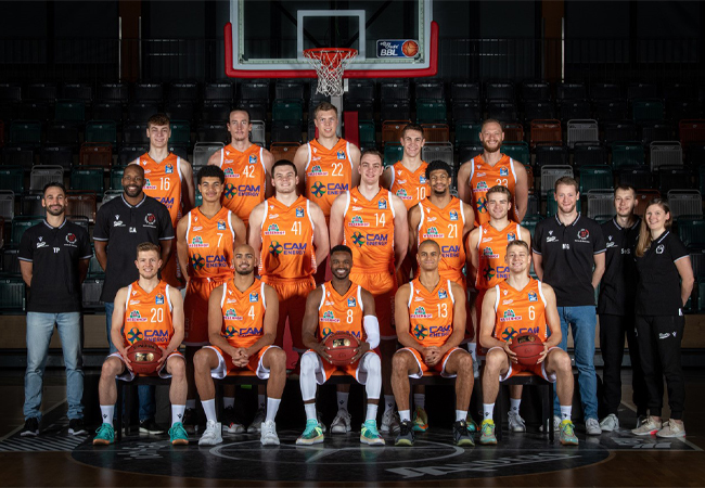 Leidenschaft für Basketball trifft Netzwerken: Familie Tiemerding schließt Partnerschaft mit Rasta Vechta