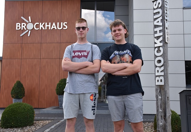 Nico Baron und Fabian Borchardt haben viel Spaß an ihrer Ausbildung bei Holzbau Brockhaus
