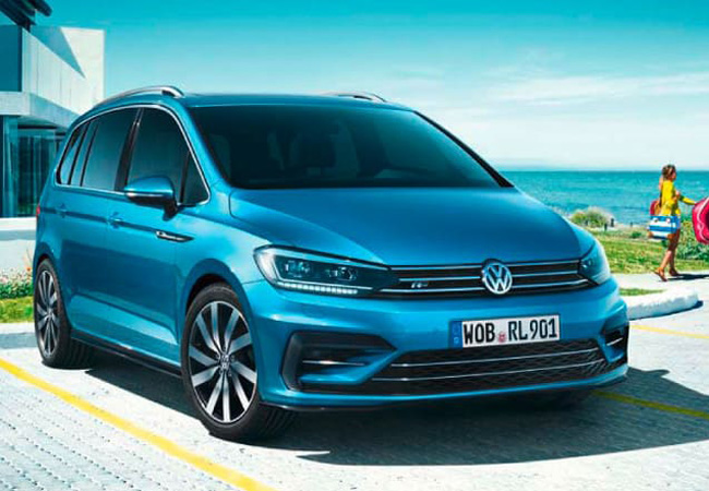 Nagelneue Modelle: VW Touran und VW Passat Alltrack werden beim Autohaus Ruhe präsentiert