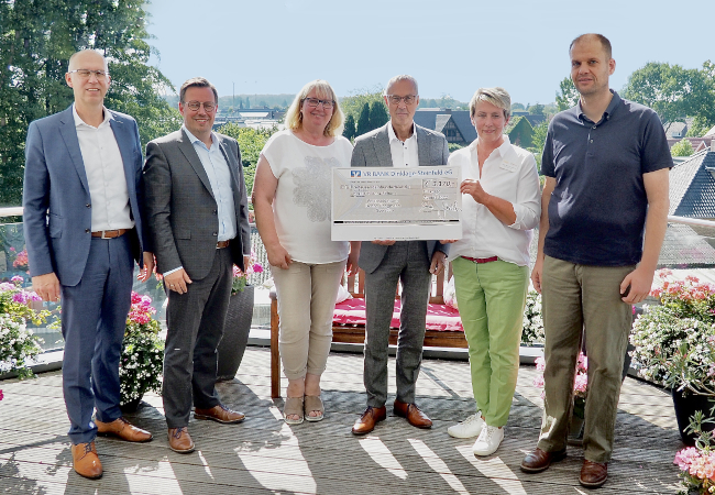 Große Spende für das Hospiz der St. Anna Stiftung durch ehemaligen Vorstand der VR BANK