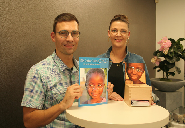 Eine Brille, die die Welt verändert – Augenoptik Weiss unterstützt die Spendenaktion der EinDollarBrille