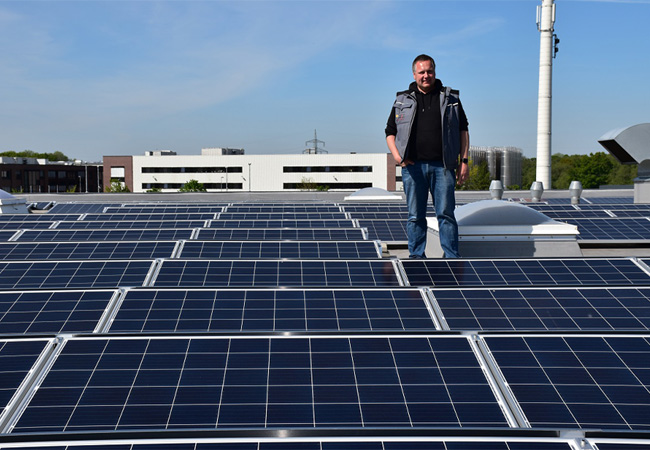 Germann & Bruchmann GmbH erneuert Photovoltaikanlage auf dem Dach des Motorparks an der A1