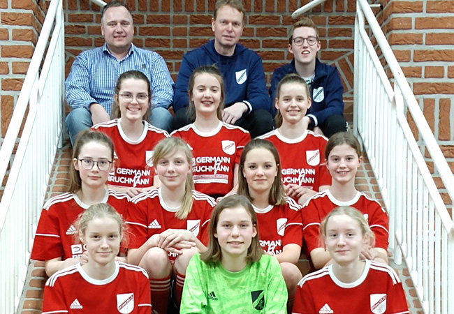 Germann & Bruchmann GmbH sponsert neue Trikots für 1. C-Mädchen Fußball des  SV Carum