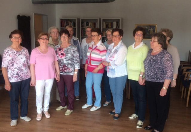 Viel Freude und gute Laune garantiert: Tanzen für Frauen ab 60 in der Weberstube im Wohnpark Alte Weberei