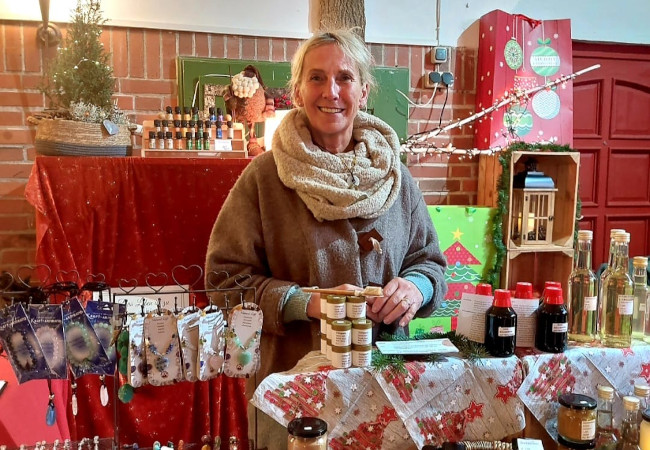 Dinklager Weihnachtsmarkt: Abschied in die Feiertage mit Räucherwerk, Edelsteinschmuck und mehr