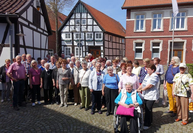 Heimatverein Dinklage besucht Tuchmachermuseum und Benediktinerinnenkloster