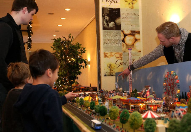 Eisenbahnen, Lego-Modelle und eine Bastelecke: Modellbau-Ausstellung am 1. Adventswochenende