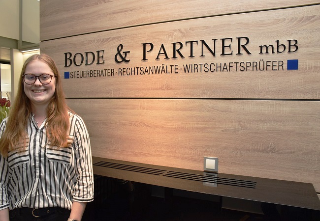 Maja Wübbelmann ist die erste duale Studentin in der Kanzlei Bode & Partner