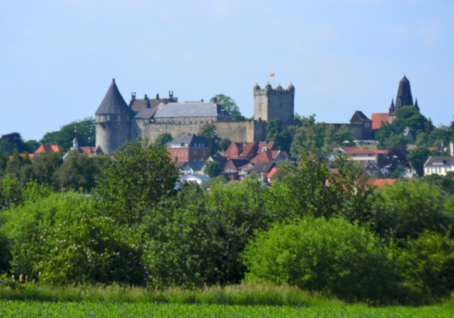 Kulturfahrt zur Burg Bentheim sowie zur Open-Air-Kunstausstellung in Ootmarsum